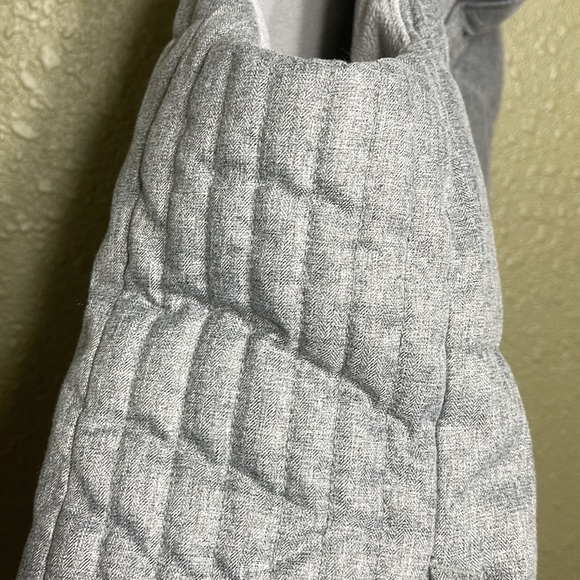 OLD NAVY PUFFER VEST - Picture 5 of 14